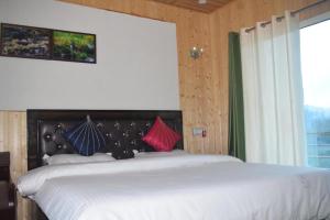Sari에 위치한 Chopta gaurav hotel에서 갤러리에 업로드한 사진