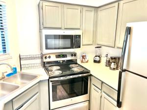Gallery image of Rooms by Month Daytona in Port Orange