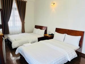 Postel nebo postele na pokoji v ubytování HOÀNG DIỆU DALAT