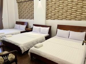 Postel nebo postele na pokoji v ubytování HOÀNG DIỆU DALAT