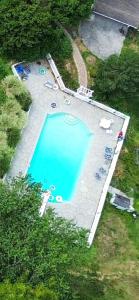 Bazén v ubytování THE VILLA Farm Sleeps 20 more nebo v jeho okolí