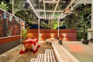 Πισίνα στο ή κοντά στο Rhythm 2BHK Jacuzzi Private Villa Bangalore