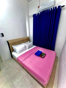 Voodi või voodid majutusasutuse Lapang Tuju Private Pool Homestay toas