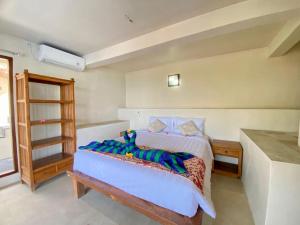 Ένα ή περισσότερα κρεβάτια σε δωμάτιο στο Villa DeBagus villa 2Br-4BR Nusa Lembongan