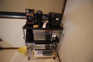 a cart with a coffee maker on it in a room at HIDAKA STAY VILLA 柴又 in Tokyo