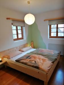 Posteľ alebo postele v izbe v ubytovaní Blockhaus Familie Raidl + 37 fotografií