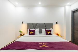 Postel nebo postele na pokoji v ubytování Hotel Admire Inn Sector 104