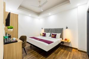 Postel nebo postele na pokoji v ubytování Hotel Admire Inn Sector 104