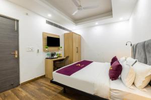 Postel nebo postele na pokoji v ubytování Hotel Admire Inn Sector 104