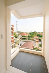 a balcony with a view of the city at Modern and Stylish Bachelors Pad in San Josef