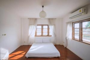 Postel nebo postele na pokoji v ubytování DoubleTree House
