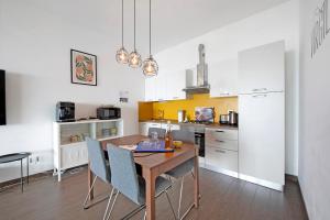 Gallery image of Residence Virgilio Yellow in Toscolano Maderno +18 photos