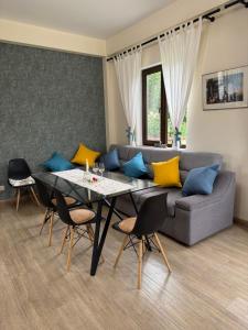 a living room with a couch and a table at Canyon View Dsegh in Dsegh