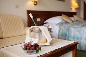En eller flere senger på et rom på Hotel Villa Bacchus