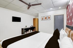 Super Hotel O Nehru Nagar Near Bus Stand客房内的一张或多张床位
