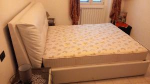 A bed or beds in a room at il Biscottino