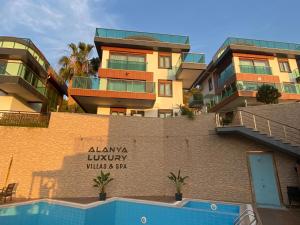 Bazén v ubytování Alanya Bektas Private Villa nebo v jeho okolí