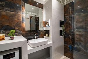 Ένα μπάνιο στο Electra's apartments +45 φωτογραφίες