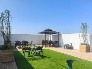 Beijing Xingshe Youth Hostel--Nearby Tiananmen square & Forbidden City & Houhai Bar street--1 minute walk to subway, Cat-keeping, Great wall&Forbidden city one day tour, Wifi and laundry room, English speaking Reception外面的花园
