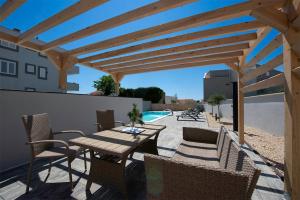 Swimmingpoolen hos eller tæt på Apartments Niks