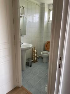 a bathroom with a sink and a toilet at Appart T2 Bidart Plage Huabia in Bidart