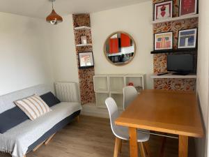 a dining room with a table and a bed at Appart T2 Bidart Plage Huabia in Bidart