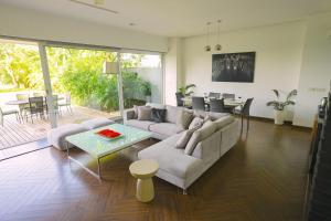 Posezení v ubytování GOA BLUE SEA 3Bhk Villa with 2 Pvt Pools