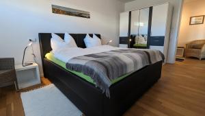 Ένα ή περισσότερα κρεβάτια σε δωμάτιο στο Osthafen