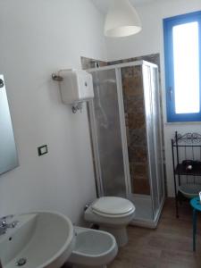 Kúpeľňa v ubytovaní CASE PUNTA MONACO by Trerose Properties con wi-fi e posto auto privato gratuito