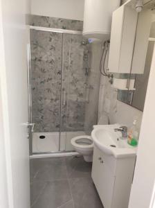 a bathroom with a shower and a toilet and a sink at Tramontana apartments in Dugobabe