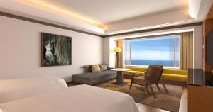 Postel nebo postele na pokoji v ubytování Phoenix Seagaia Ocean Tower