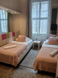 Posteľ alebo postele v izbe v ubytovaní Soda apartman + 37 fotografií