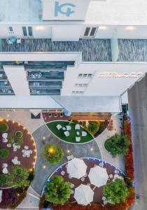 an overhead view of a courtyard in a building at Hotel Continental in Tortoreto Lido