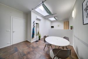 Posedenie v ubytovaní SKY LOFT Nuovissimo vicinanze Metro