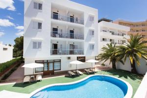 a building with a swimming pool in front of a building at Apartamentos Sofía in Es Cana