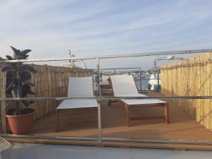 Casa Flotante El Refugio del Pirata的阳台或露台