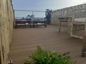 Casa Flotante El Refugio del Pirata的阳台或露台