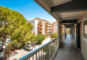 Balkón nebo terasa v ubytování B&B HOTEL Hyères