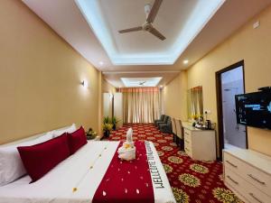 TV a/nebo společenská místnost v ubytování Nilawin Hotels & Resorts