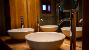 three sinks in a bathroom with four bowls at Posthuset Expedition Lodge in Lii