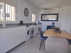 Kuchyň nebo kuchyňský kout v ubytování ACAPULCO PLAYA 7 MENYBER