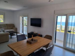 TV a/nebo společenská místnost v ubytování ACAPULCO PLAYA 7 MENYBER