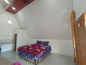 Postel nebo postele na pokoji v ubytování Unedo penginapan dan homestay