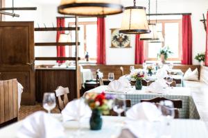 A restaurant or other place to eat at Salzburg Hotel Holznerwirt