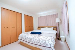 a bedroom with a bed and wooden cabinets at 6 minutes walk from Yoyogi Station Close to Shinjuku 4-story detached house 110 square meters 3 bedrooms can accommodate up to 8 people Close to Shinjuku Takashimaya and Isetan in Tokyo +58 photos