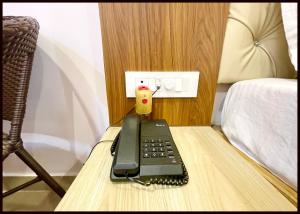 TV a/nebo společenská místnost v ubytování SEA VIEW HOTEL New BR Puri, Near Temple & Sea beach, Spacious and Fully Air Conditioned Rooms with BREAKFAST wifi, Restaurant and Parking - BEST HOTEL IN PURI