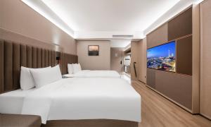 IntercityHotel Shanghai Hongqiao Airport - Free Minibar for First Night客房内的一张或多张床位