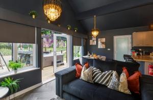 Kuchyň nebo kuchyňský kout v ubytování Oakwood Lodges with Hot tubs York