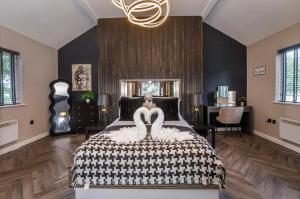 Postel nebo postele na pokoji v ubytování Oakwood Lodges with Hot tubs York