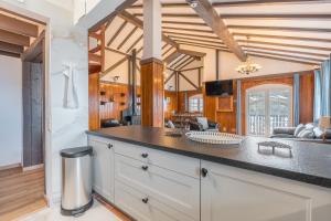 een keuken met een aanrecht in een kamer bij Sierra Nevada in Sierra Nevada